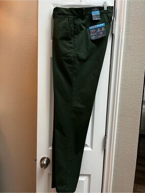Men’s St. John's Bay Duffel Green Flex Chinos